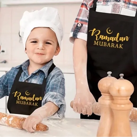 Beautiful kids Apron! Get the kids in the kitchen🥰 - Picture 2 of 2